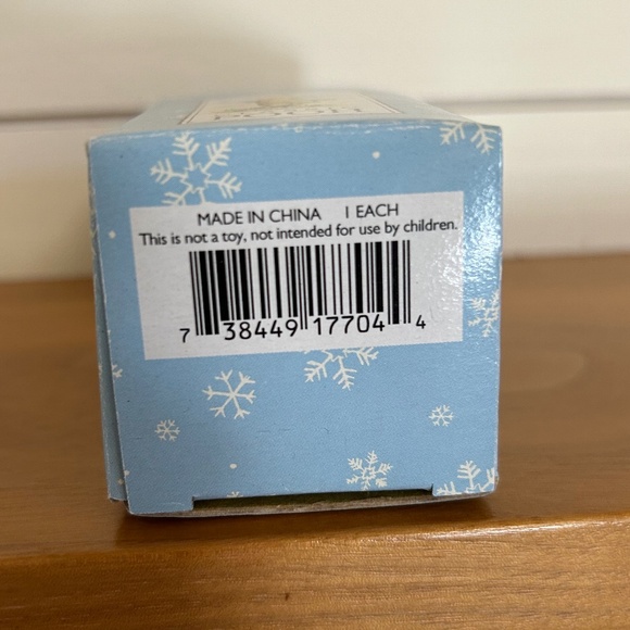 Classic Pooh Midwest of Cannon Falls Porcelain Hinged Box - Picture 10 of 10